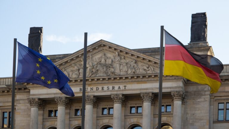Bundesrat Gebäude Flaggen Europa Deutschland